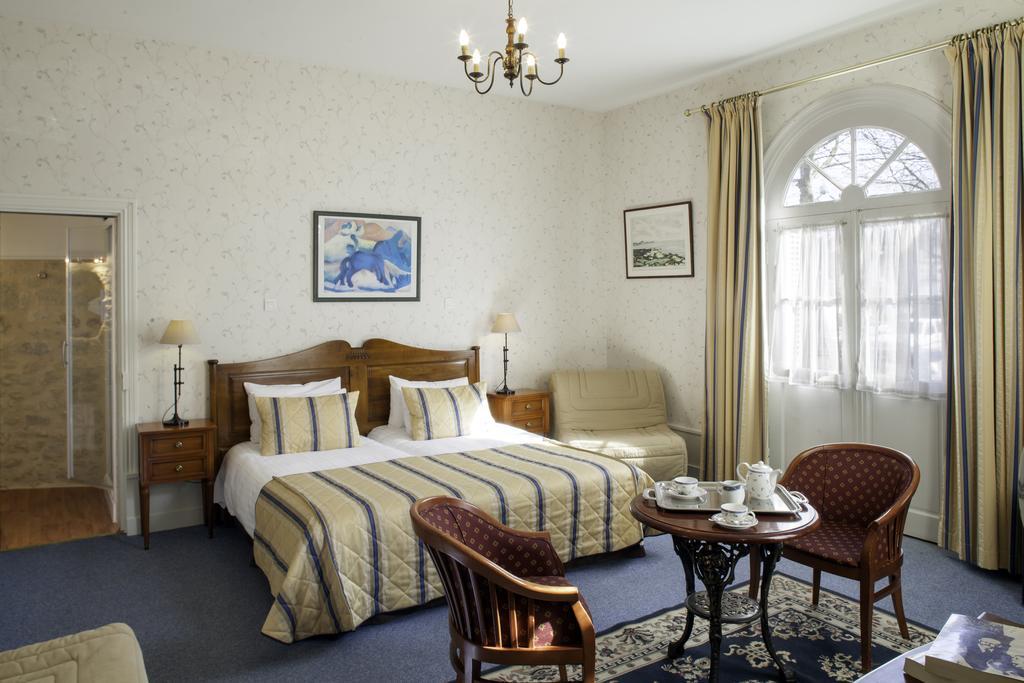 Hotel Le Plantagenet Chinon Buitenkant foto